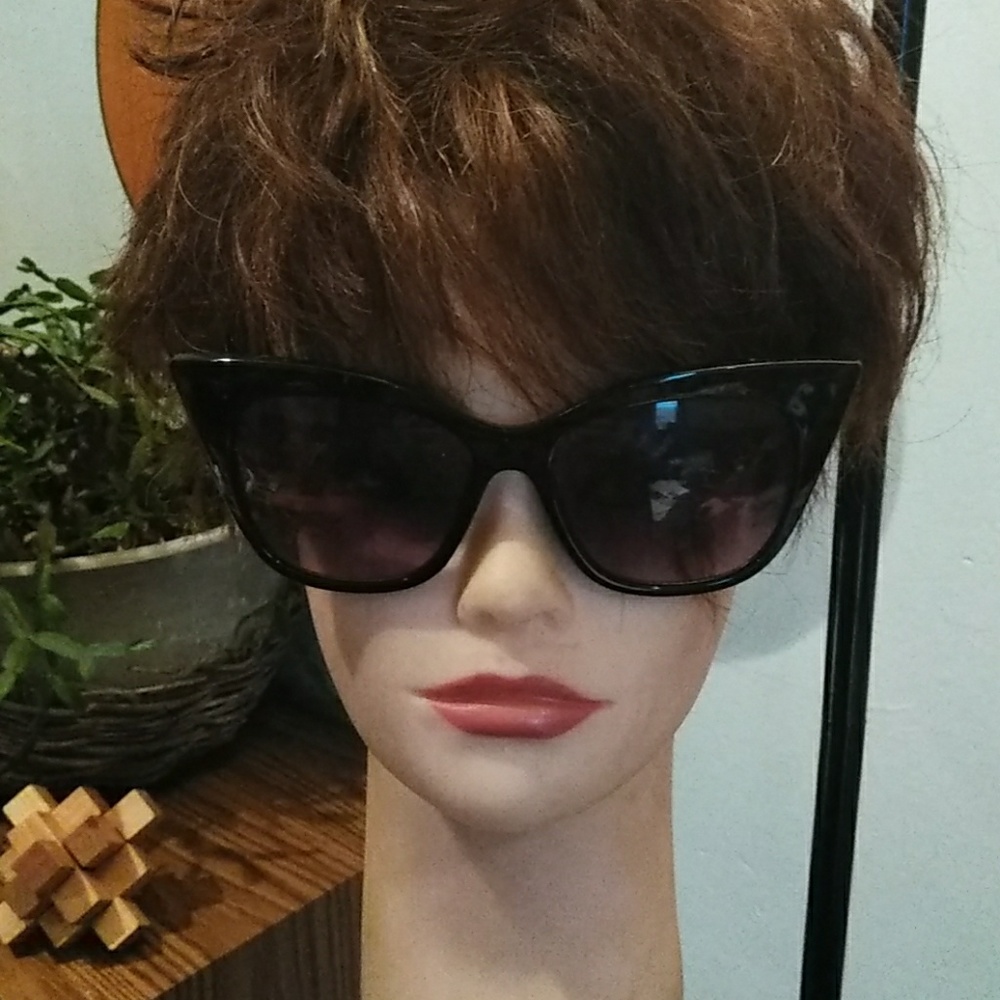 Cat eye sunglasses